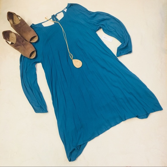 Old Navy Dresses & Skirts - Cold Shoulder Dress